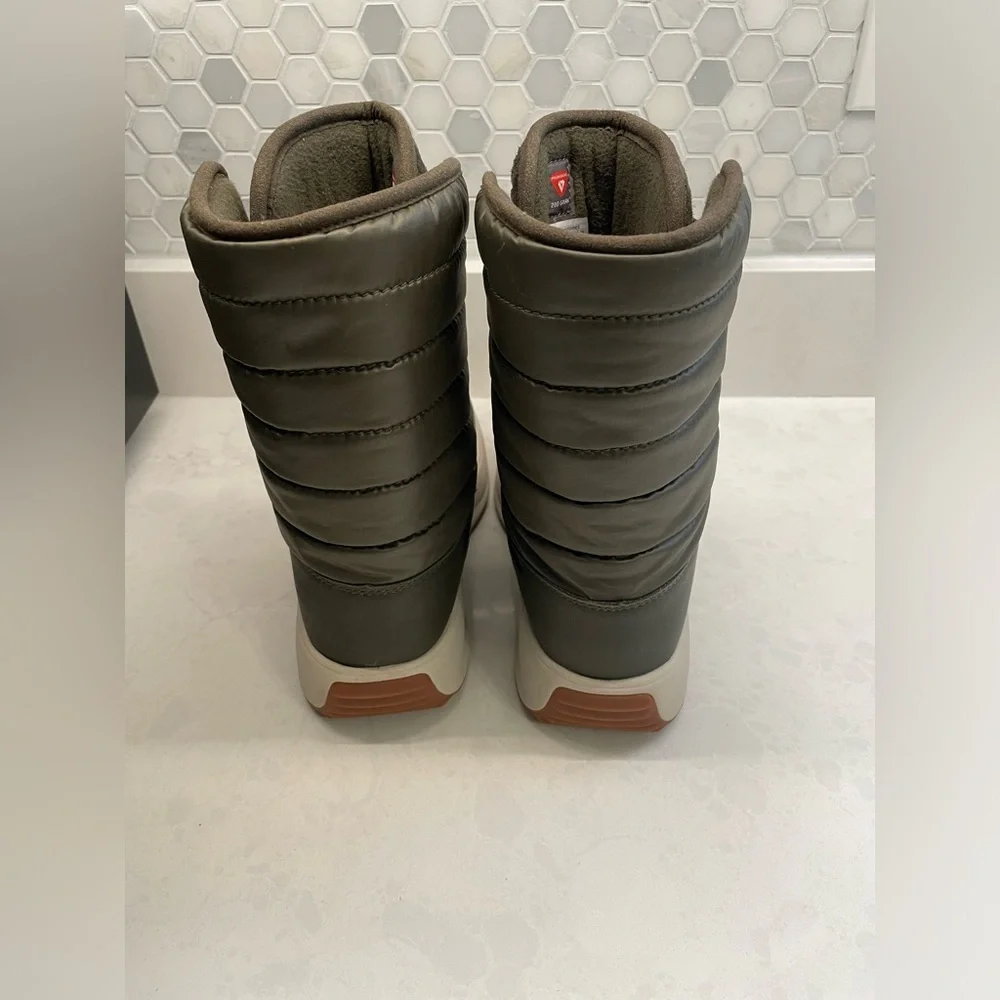 The North Face‎ Green Winter Boots Women’s size 6.5